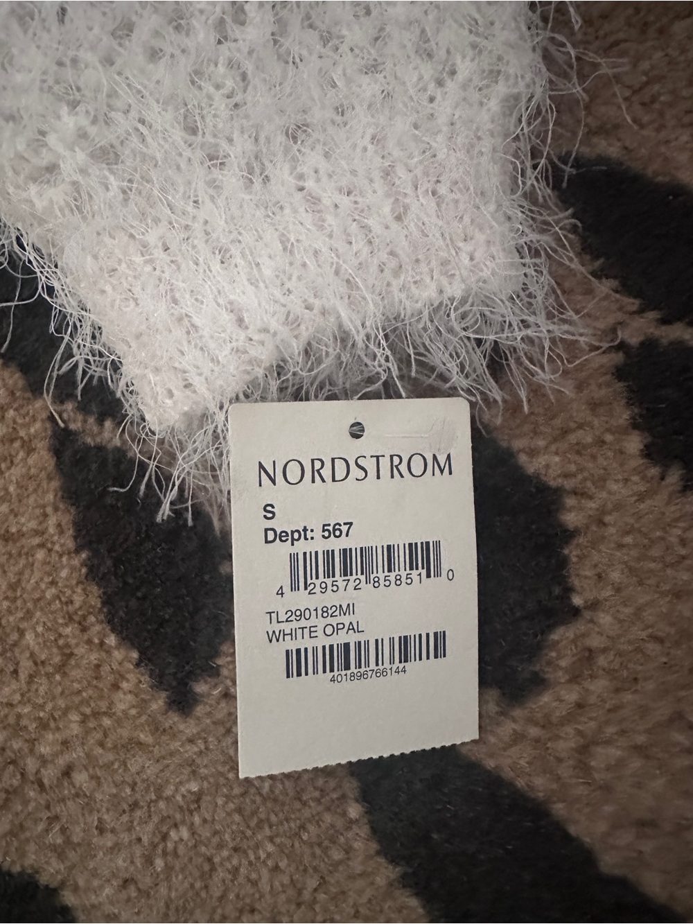 Nordstroms Tilden Fuzzy Eyelash White Opal V-Neck Sweater - NWT - Size S - Picture 5 of 9